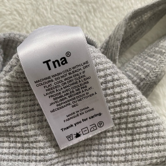 3/30$🤍 TNA | Grey waffle knit cropped tank - Picture 12 of 12